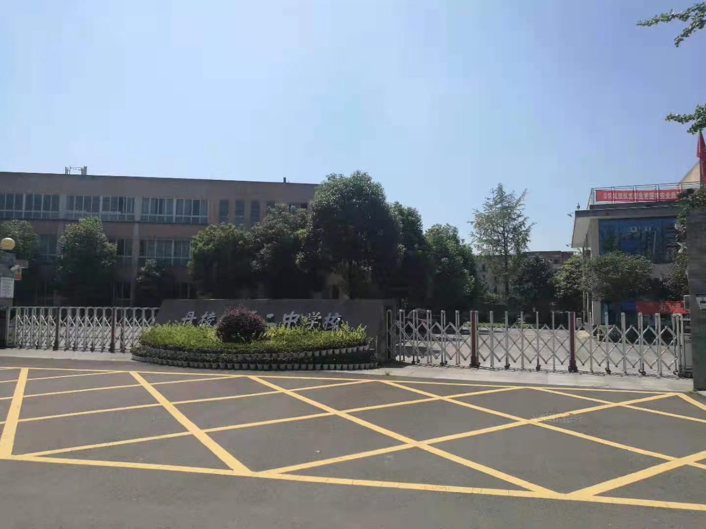 伸縮門、電動(dòng)門